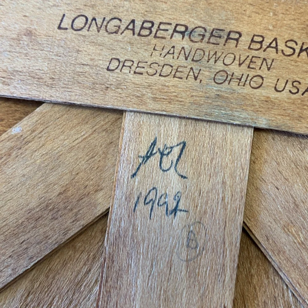 Longaberger 1992 Darning Basket with a Mother's Day Floral Liner.